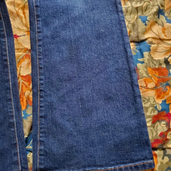 Women's  Karen Kane denim jeans. Size 8 - Picture 5 of 7